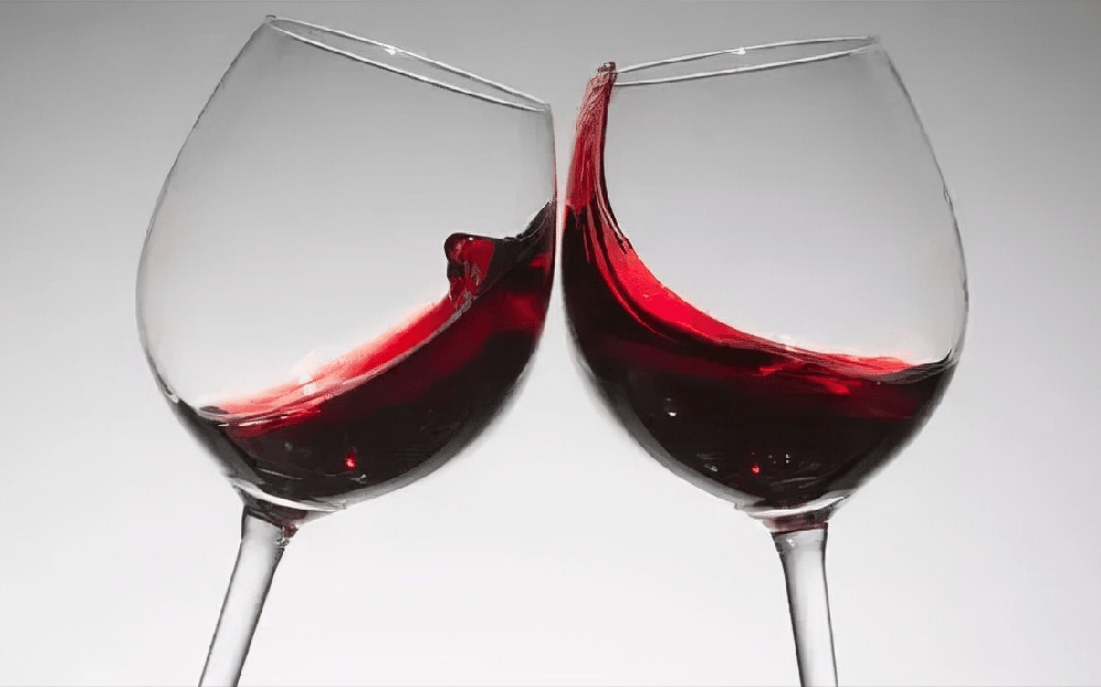 葡萄酒應(yīng)該怎樣搭配酒杯？