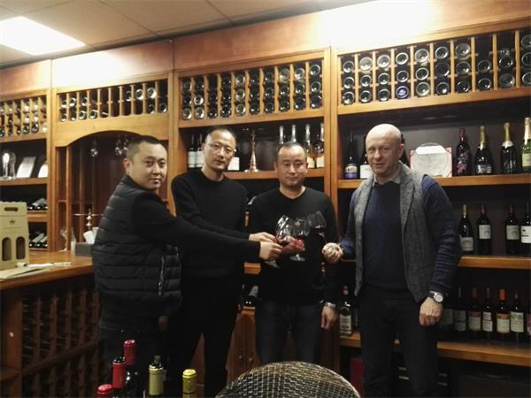 山東青島客戶前來(lái)高菲總部考察加盟